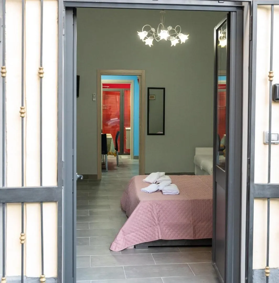 Queen'S Apartament Catania Italy