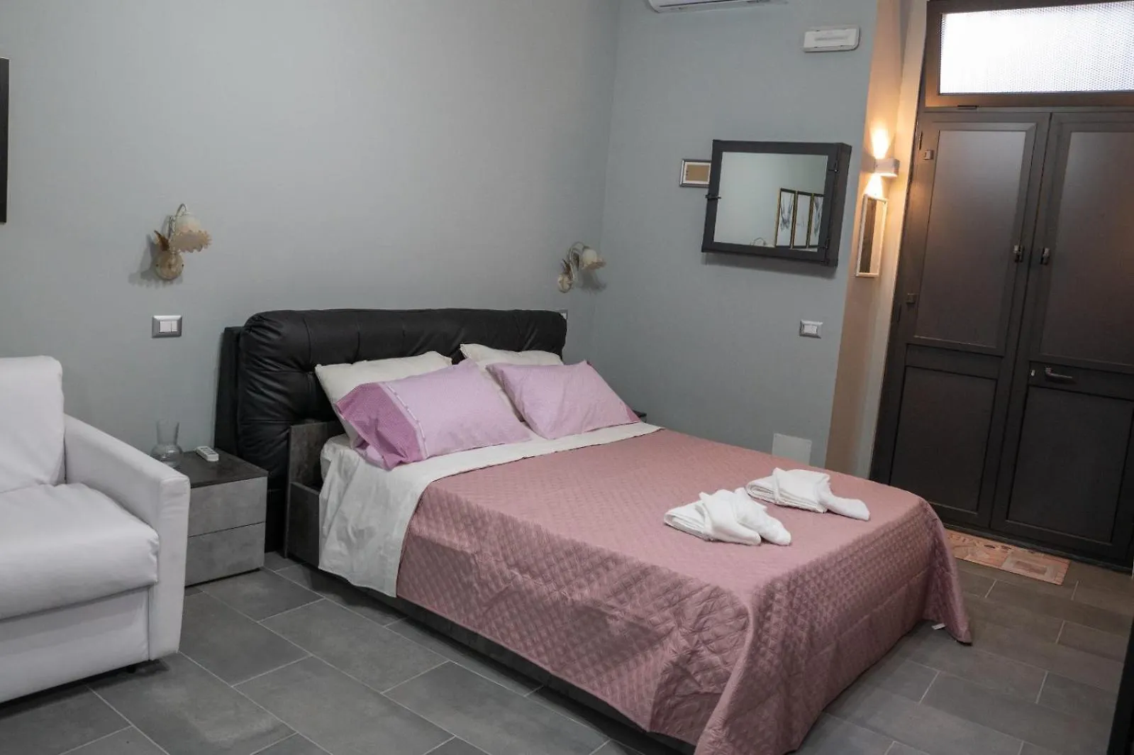 Queen'S Apartament Catania Italy